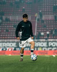 Joueur de football en entraînement