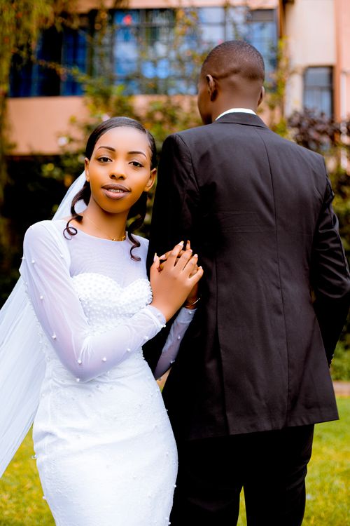 Free Elegant bride and groom posing outdoors on their wedding day. Stock Photo