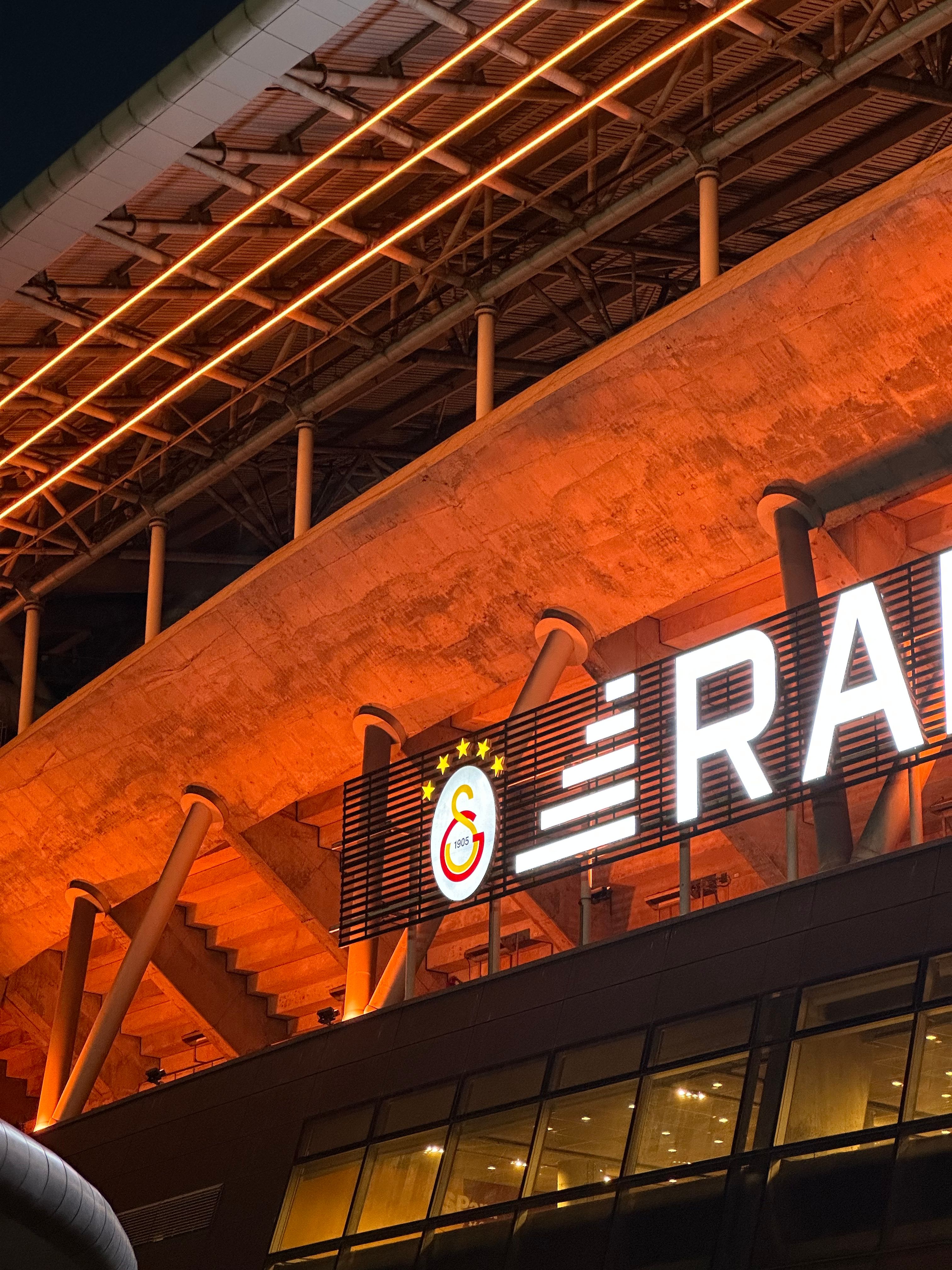Galatasaray-Barcellona: Cancelo a Istanbul
