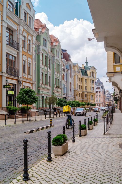 Free Charming street view in Vozdvizhenka, Kyiv with colorful historic buildings and vibrant urban life. Stock Photo