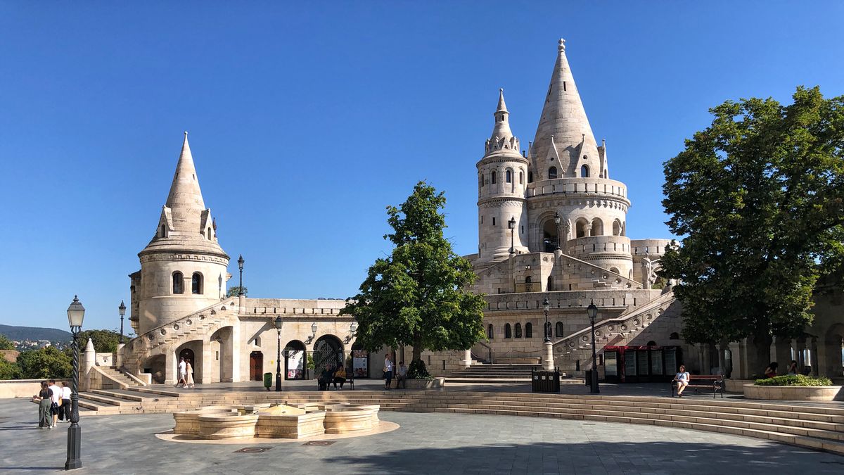 Turnurile albe si terasa Bastionului Pescarilor