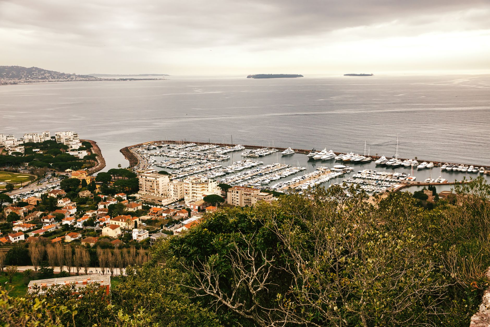 Airport transfers in Cannes Airport transfers in Cannes