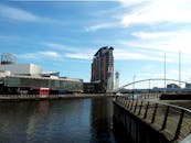 探索曼彻斯特海滨令人惊叹的现代建筑