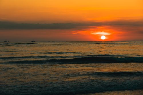 Free A breathtaking sunset view over the ocean in Quảng Trị, Vietnam, with vibrant orange hues. Stock Photo