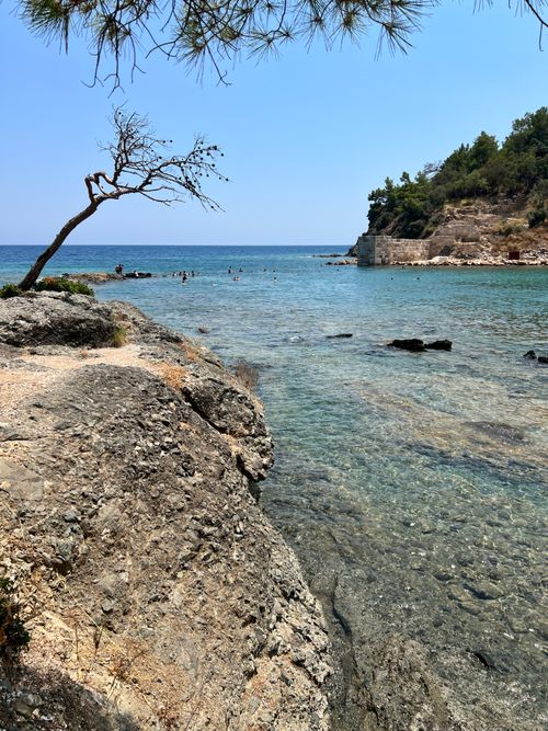 Free Beautiful rocky coastline with clear turquoise waters in Antalya, Türkiye. Stock Photo