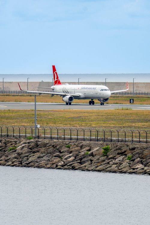 Free Turkish Airlines aircraft taxiing on the runway at Rize Airport, Türkiye. Stock Photo