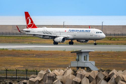 Free Turkish Airlines Airbus A321 on the tarmac at Rize–Artvin Airport,Türkiye. Stock Photo