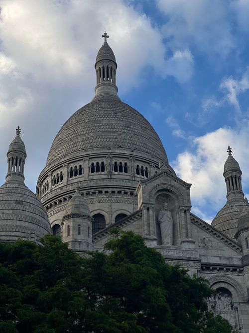Free A striking view of Sacre-Coeur Basilica dome in Paris against a blue sky. Stock Photo