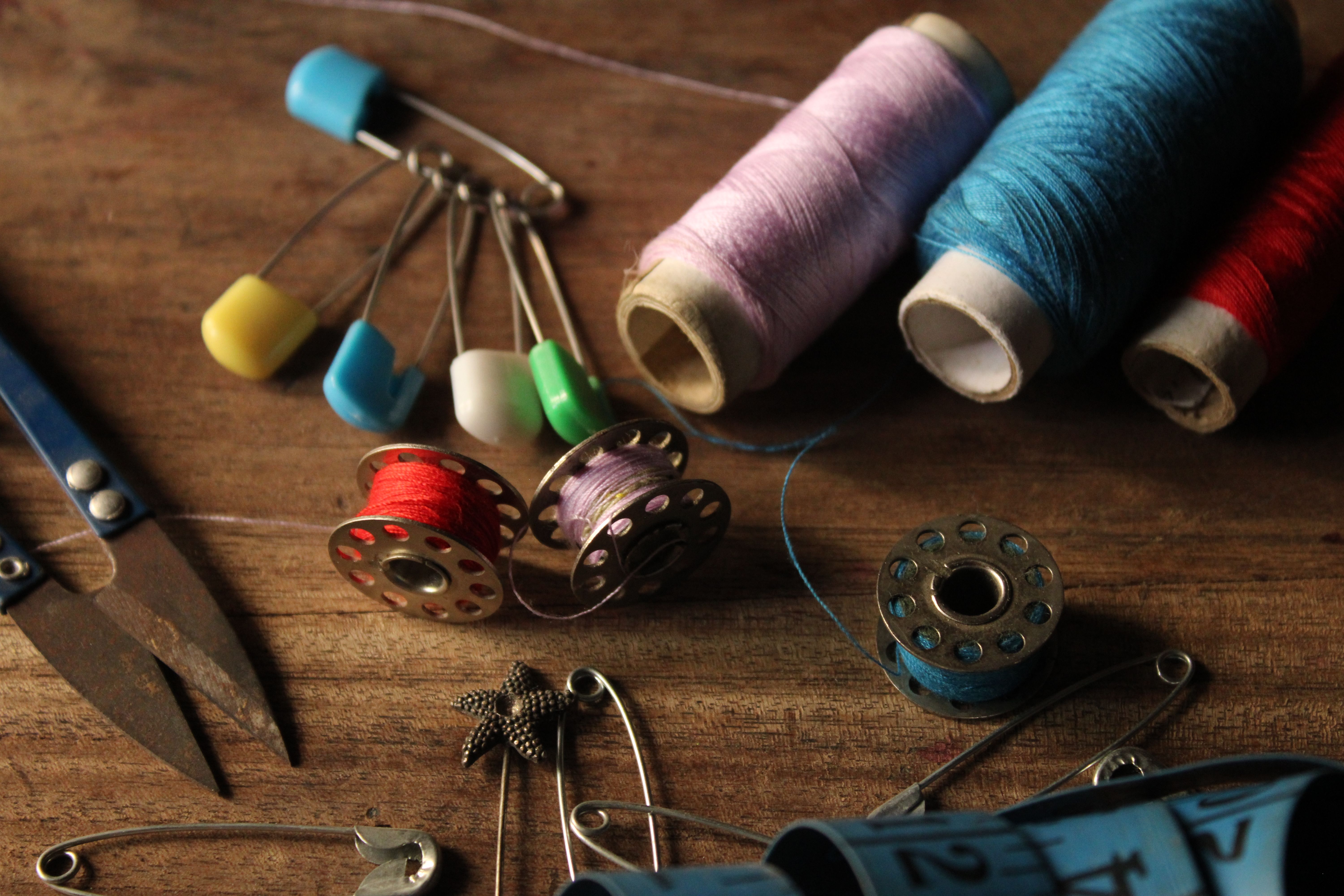 Safety pins and other pins; of iron or steel
