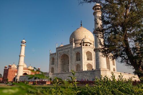 Free Beautiful view of the Taj Mahal at Agra, showcasing iconic Mughal architecture and serene surroundings. Stock Photo