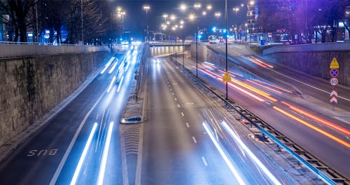Ücretsiz Araçların Gece Boyunca Hızlandırılmış çekimi Stok Fotoğraflar