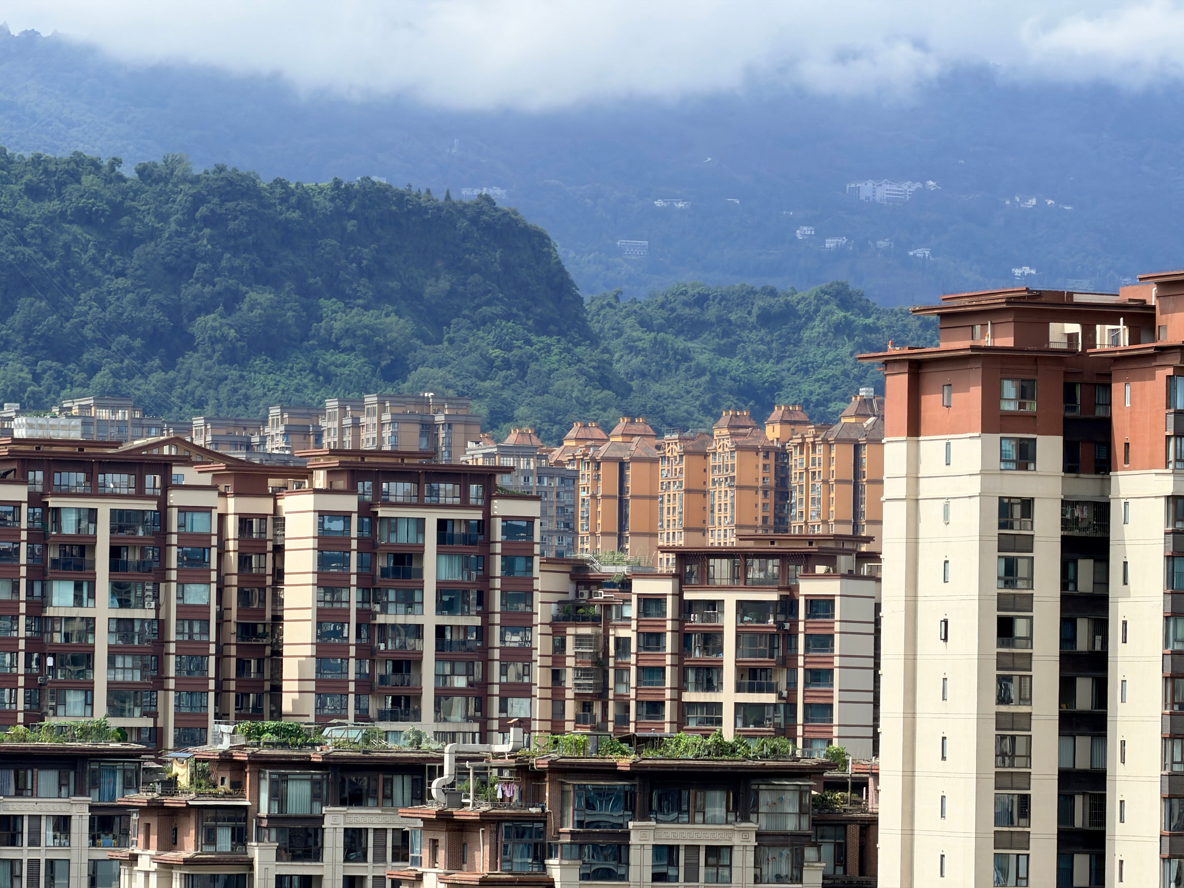 China Faces $148 Billion Property Challenge as Leases Expire