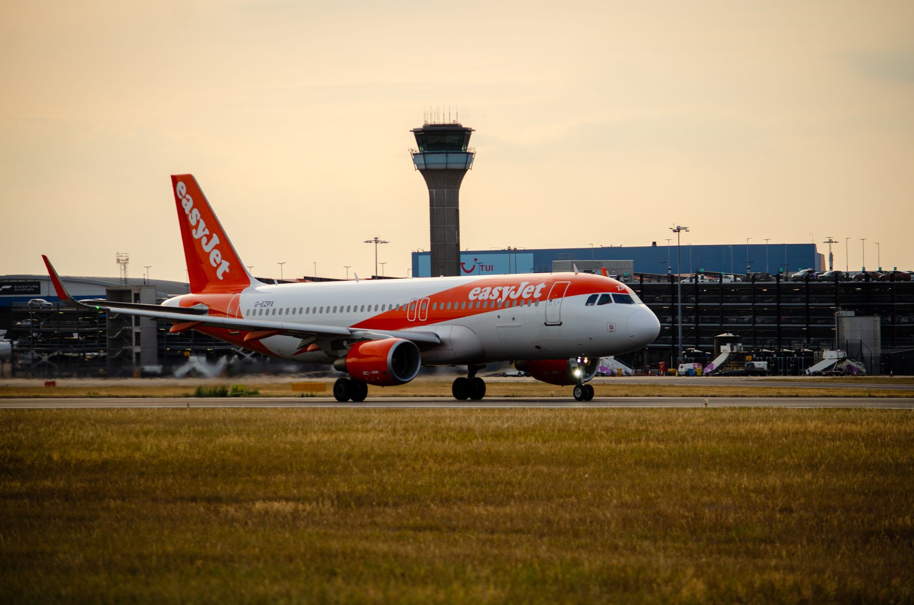UK Air Traffic Control Disruption Affects Over 200 Flights