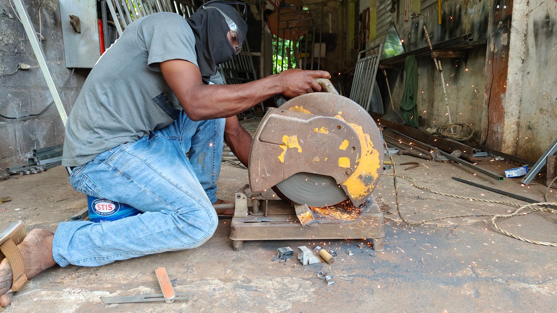 Trade and business electrical equipment — tradesman working with power tools