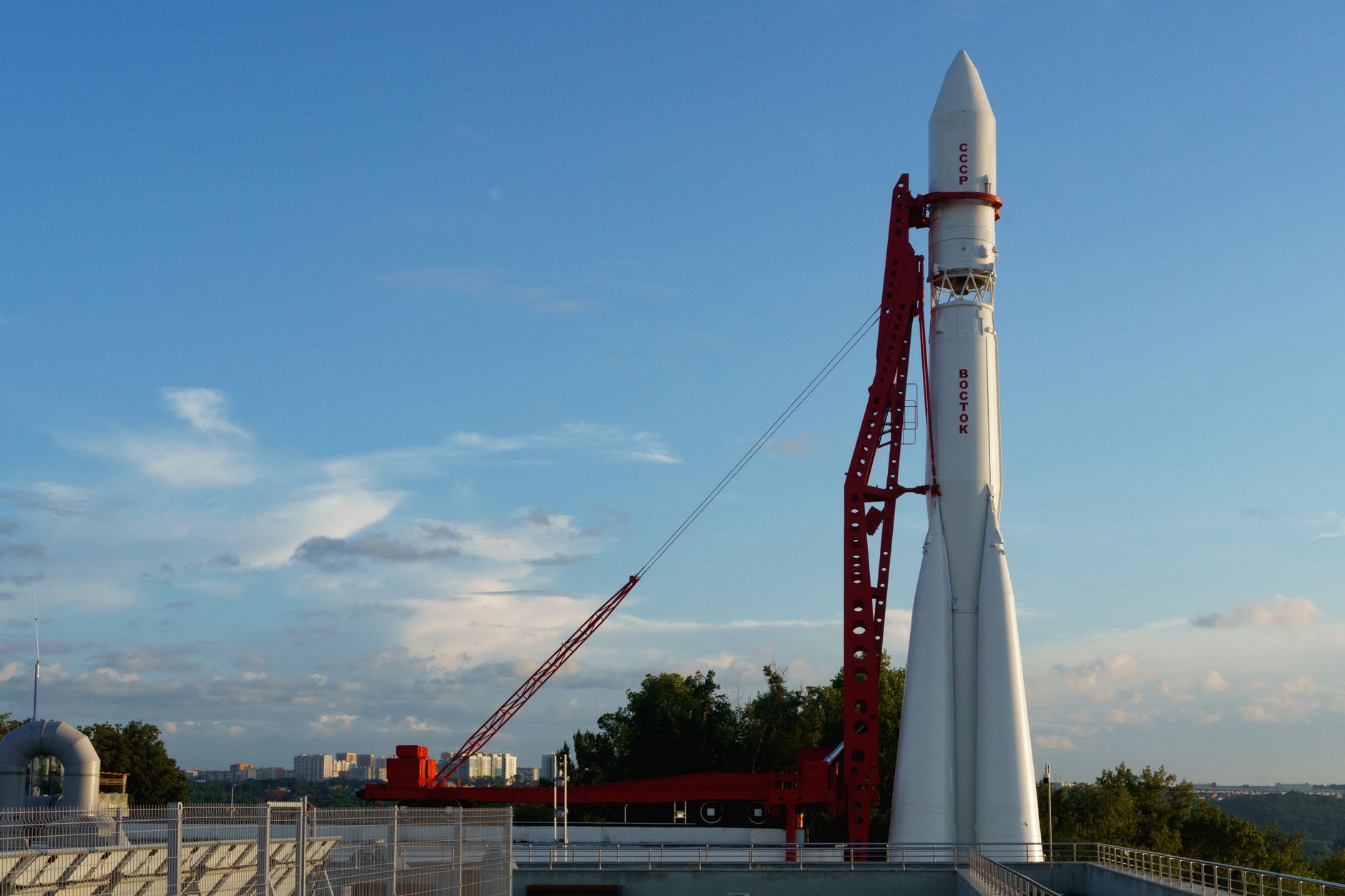 Canada locks $2.3B into Telesat's Arctic LEO network