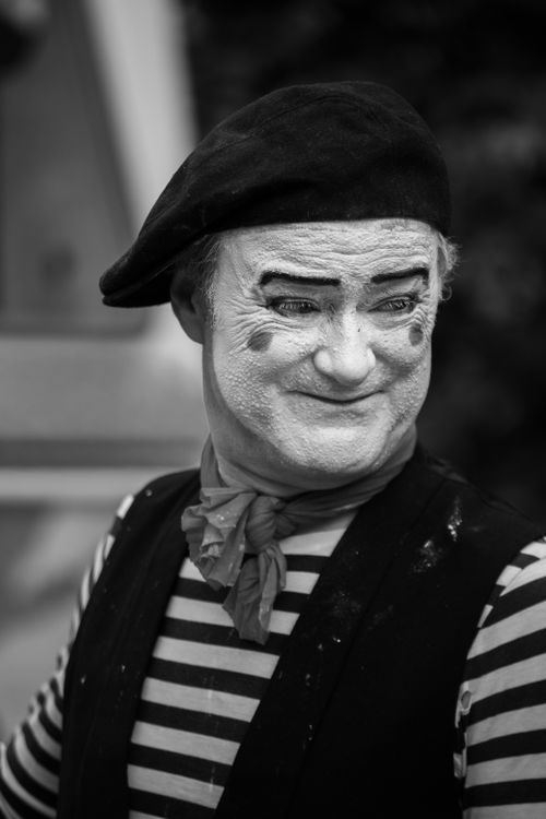 Free Artistic portrait of a mime artist with face paint, captured in a candid moment. Stock Photo