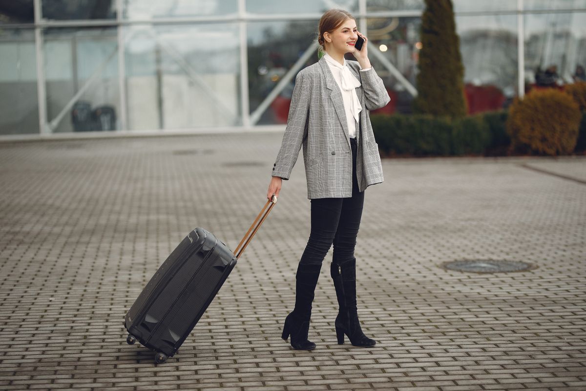 student moves in Nottingham — Loaded properly: blankets, straps and a plan in Nottingham