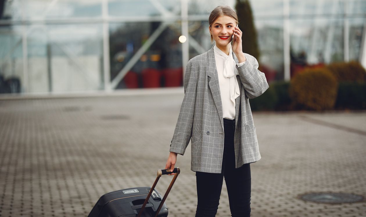 How to Receive Calls from Your Home Country Without Paying Roaming Fees