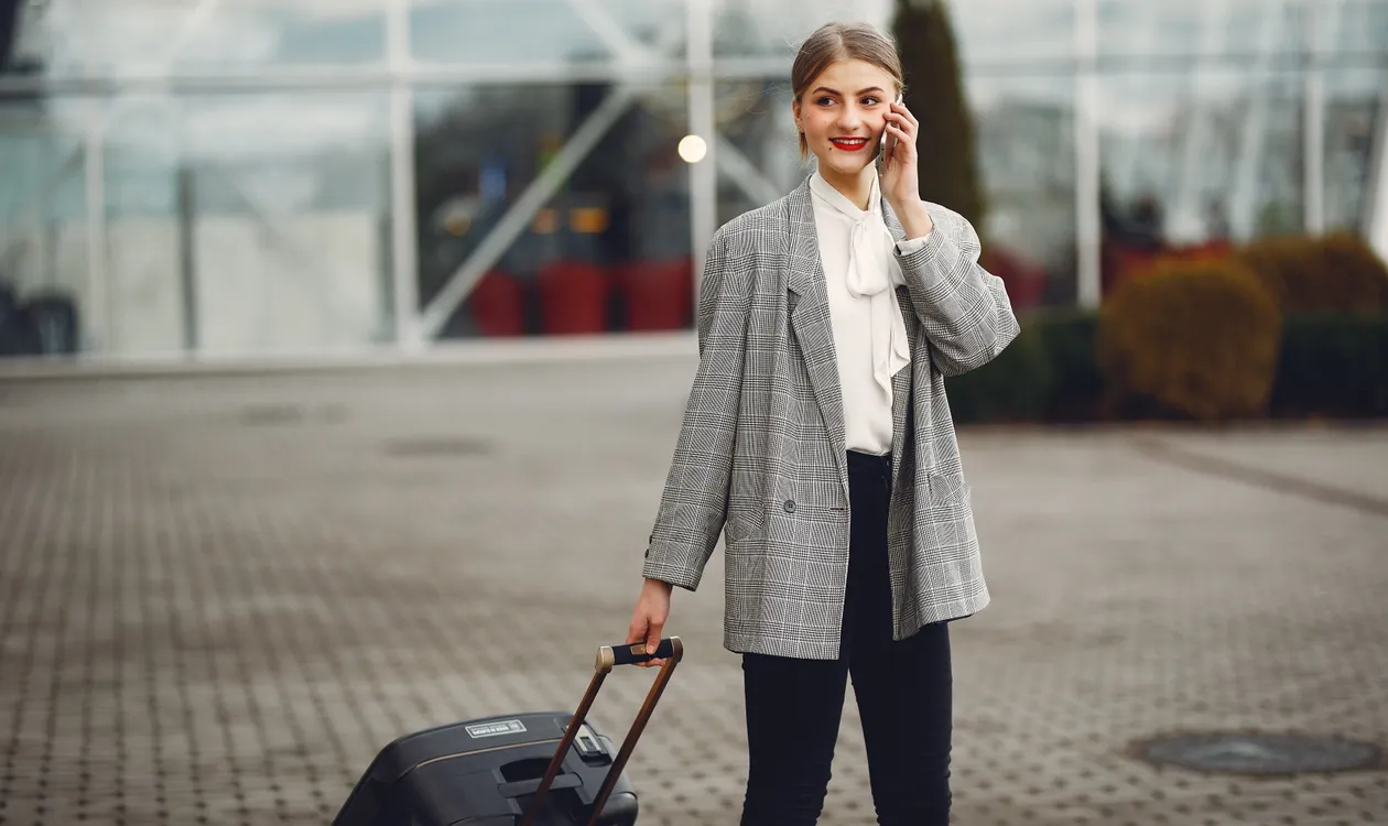 How to Receive Calls from Your Home Country Without Paying Roaming Fees