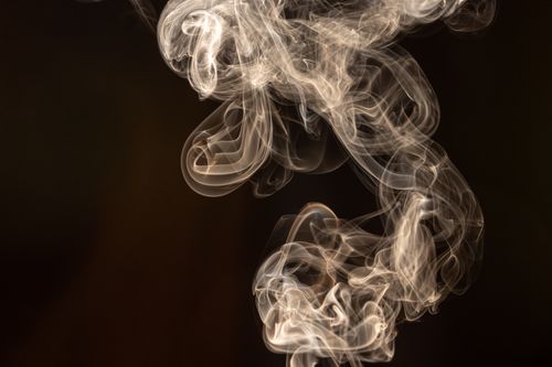 Free Abstract smoke pattern with dark background, perfect for creative designs. Stock Photo