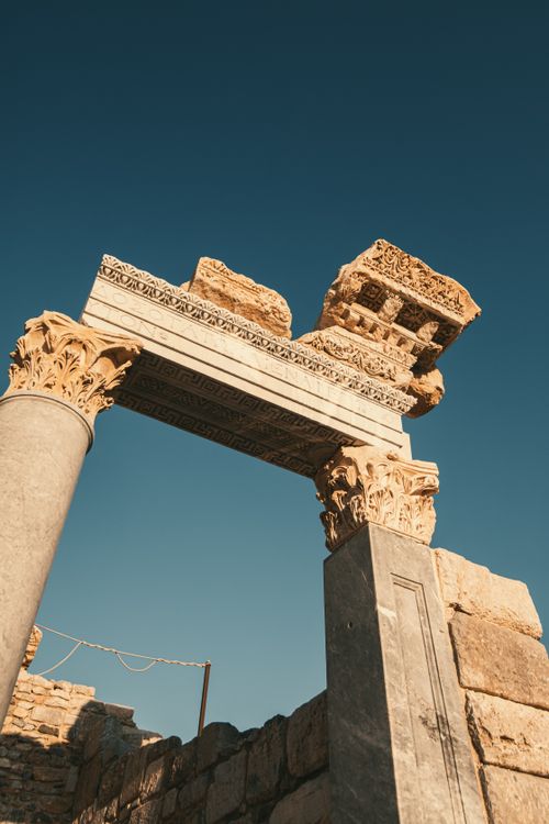 Free Explore ancient architectural marvels with this stunning archway in a historic site. Stock Photo