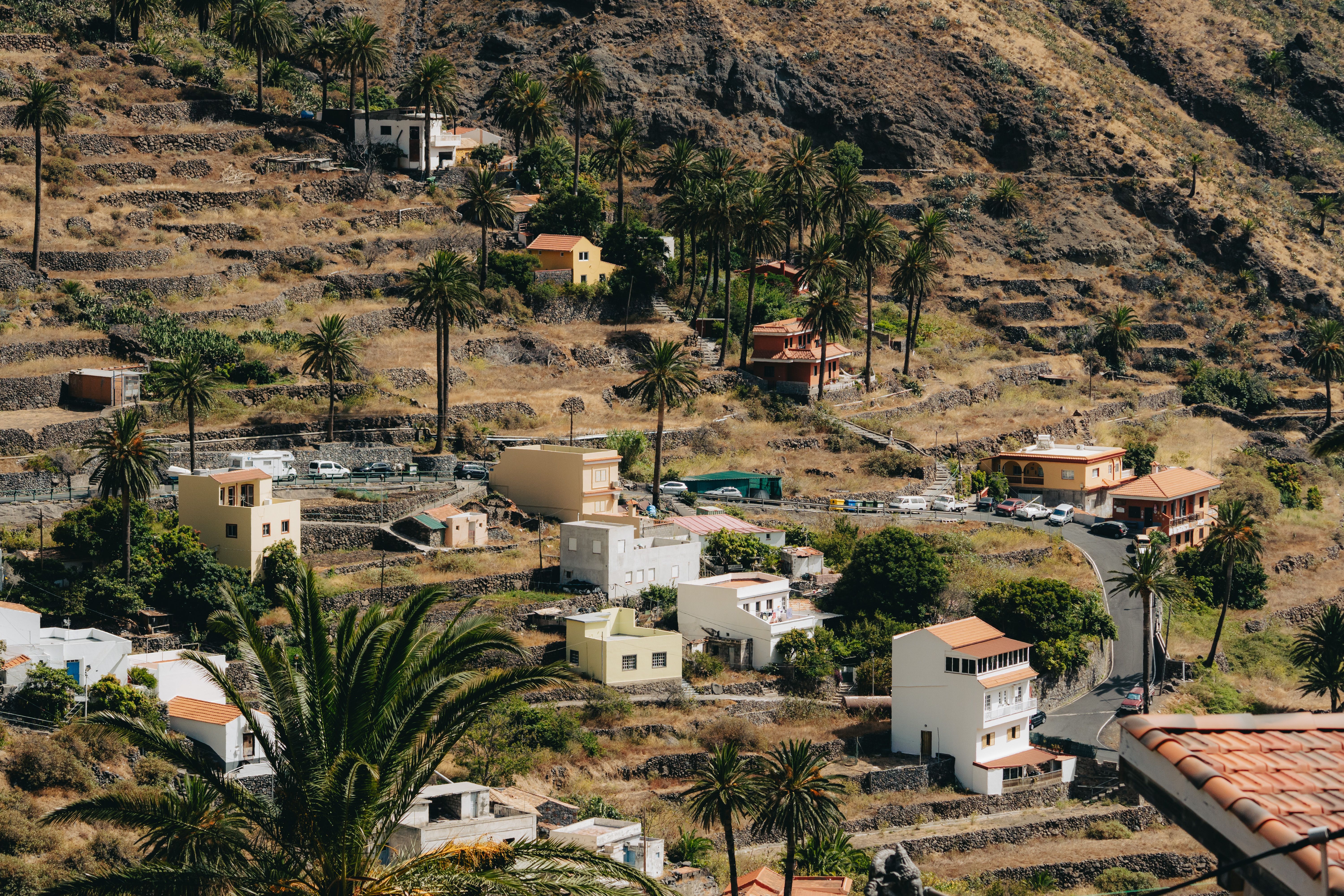 Terras in een bergdorp bij Gandia waar mensen Spaans spreken