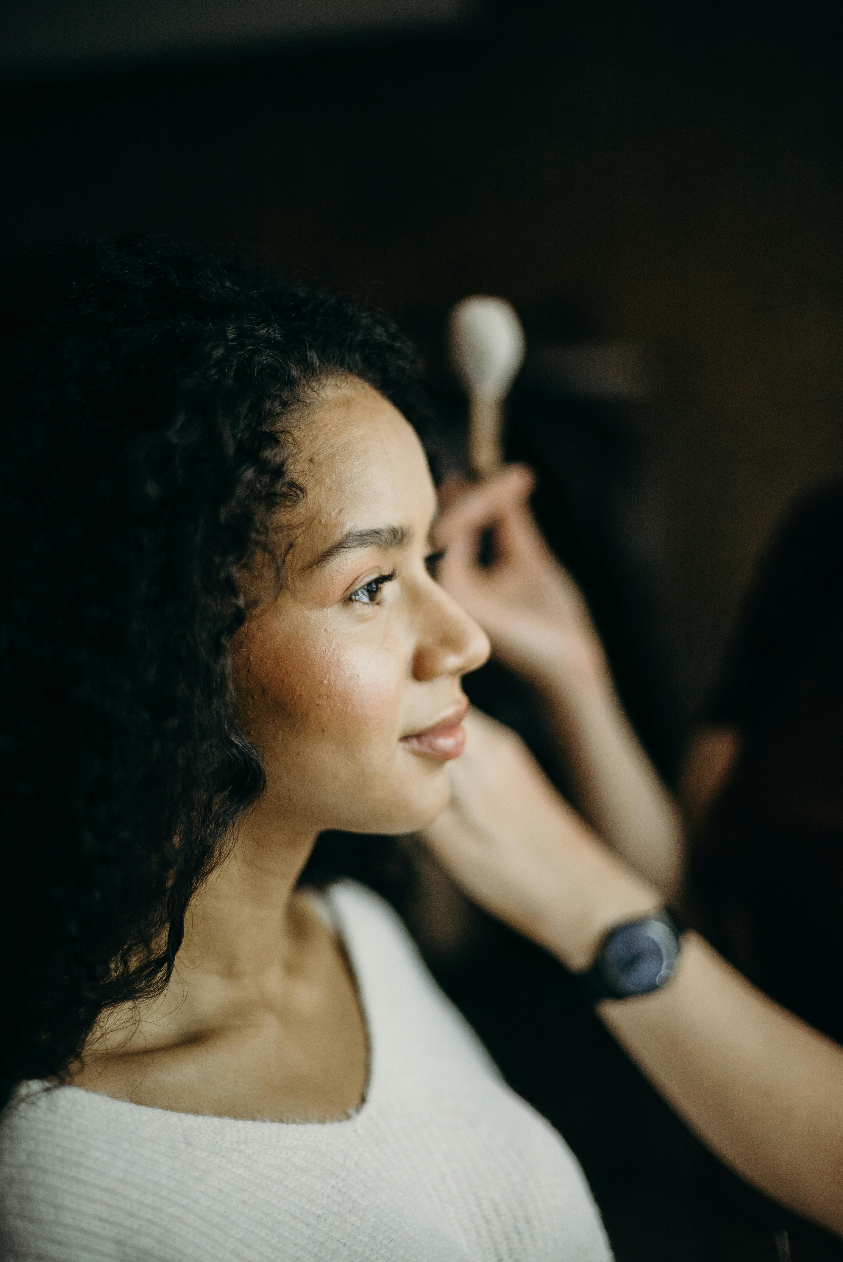 Woman facing sideways · Free Stock Photo