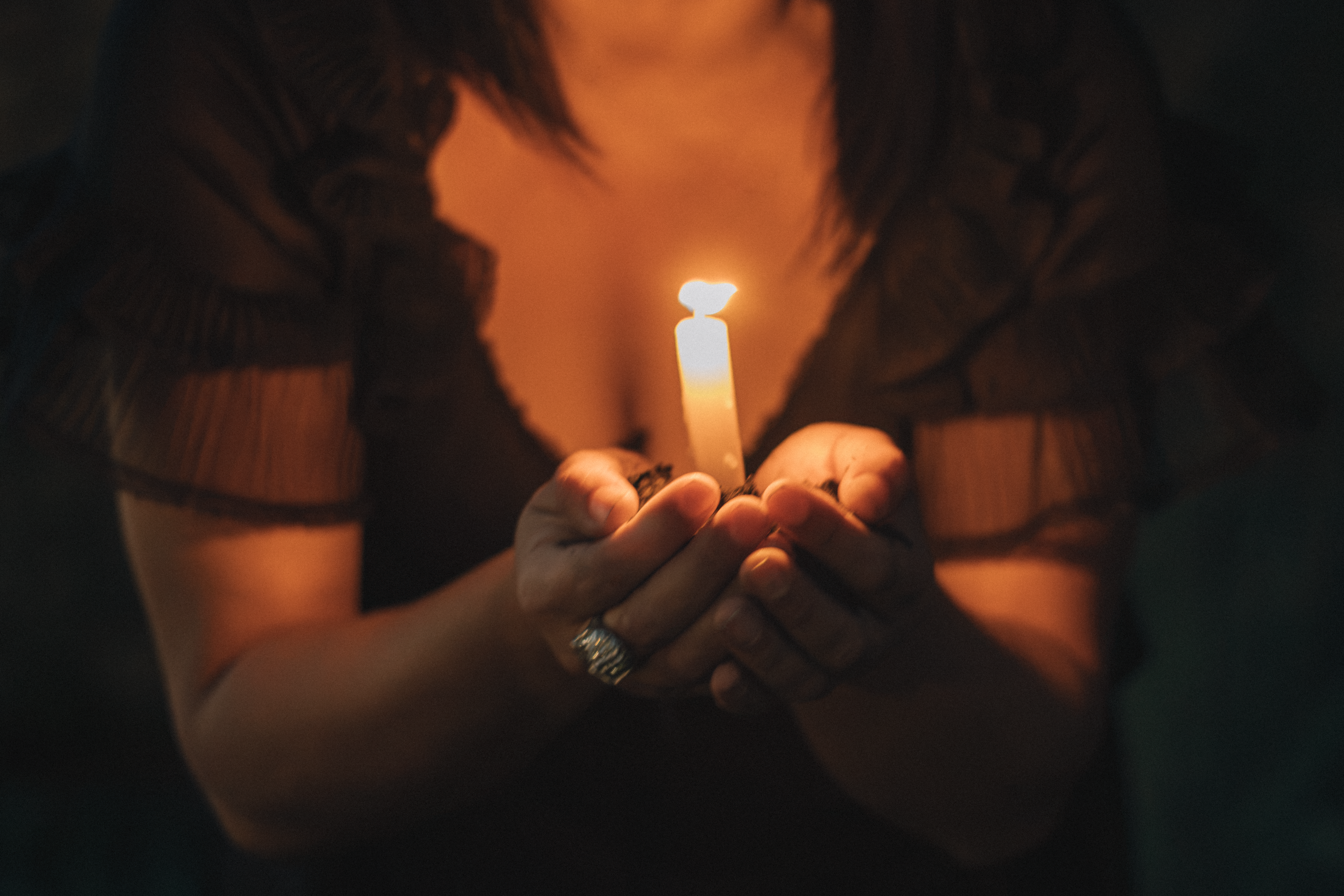 Terrie Dean of The Wishing Well, 8/11/26 – Budget travel Tips — Photo by Mayara Caroline  Mombelli on Pexels