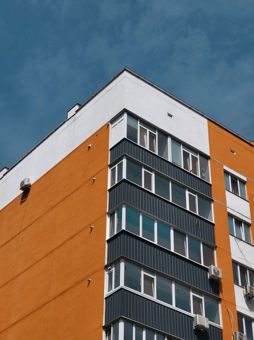 Free Colorful apartment building against a clear blue sky with vibrant architectural design. Stock Photo