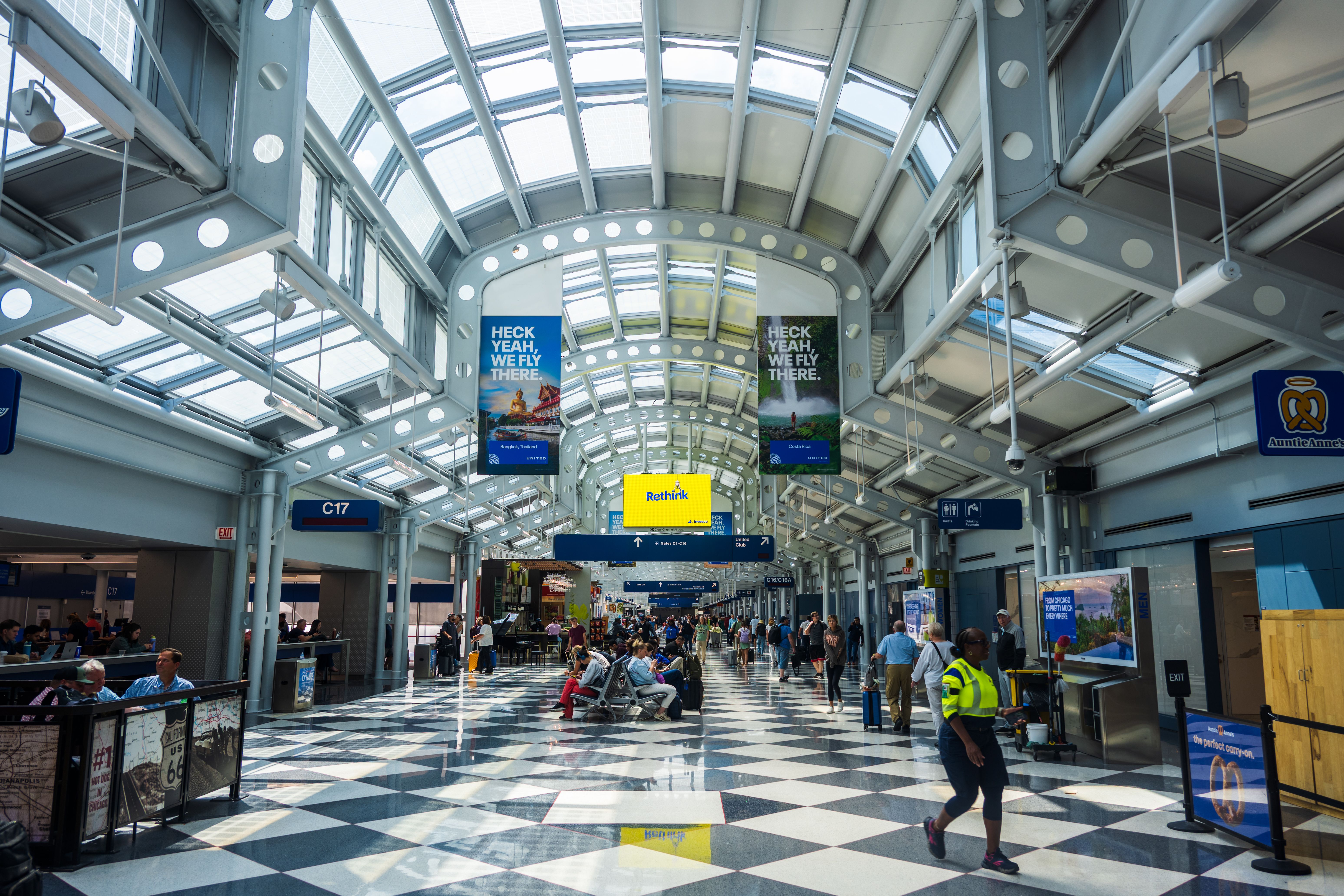 Travel like a pro: Ranking the top 10 frequent flyer programs — Photo by Guohua Song on Pexels