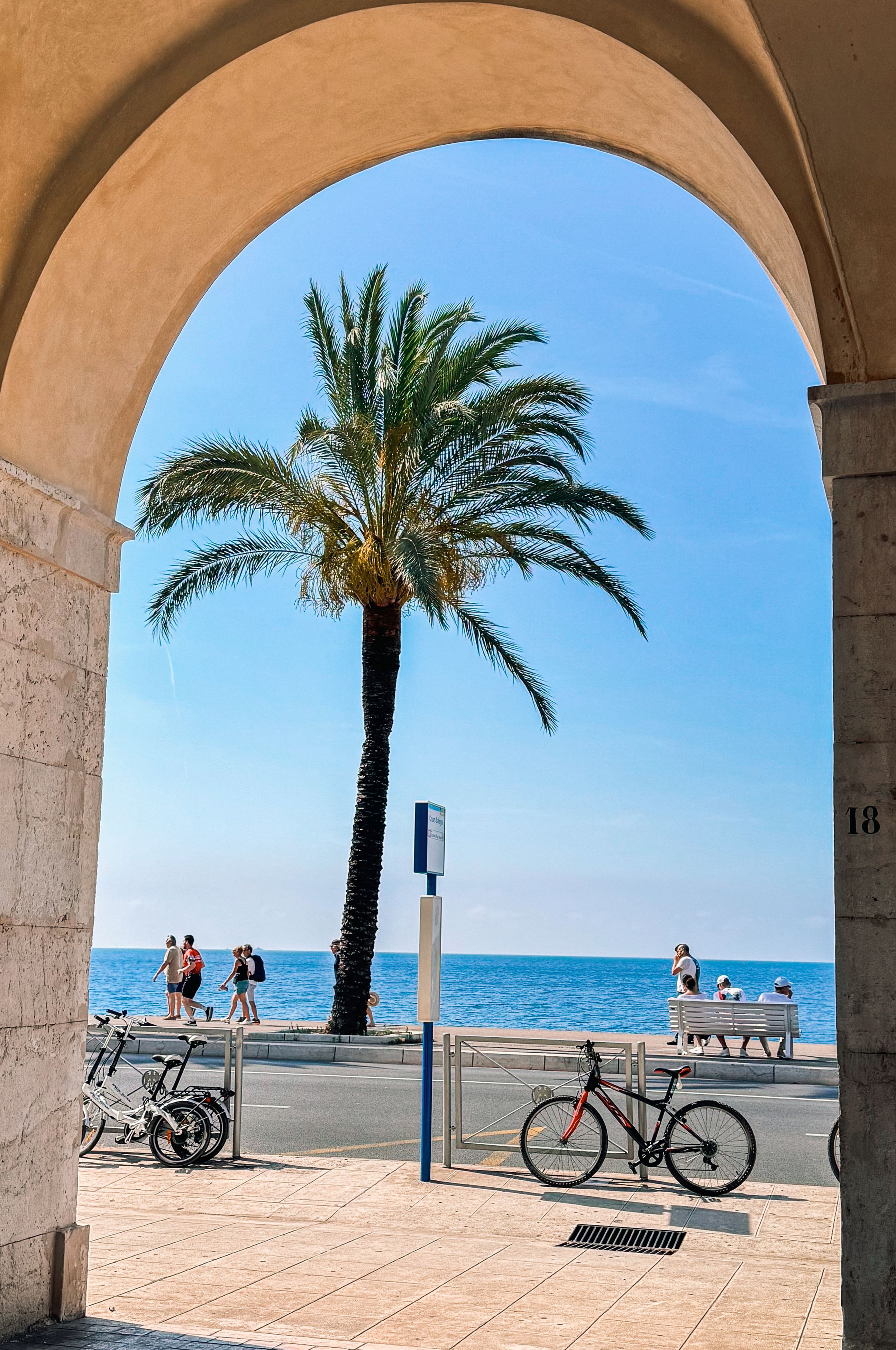Ayuda para comprar una bici en Niza (Francia) en 2026: ninguna prima local, cómo pagar menos igualmente