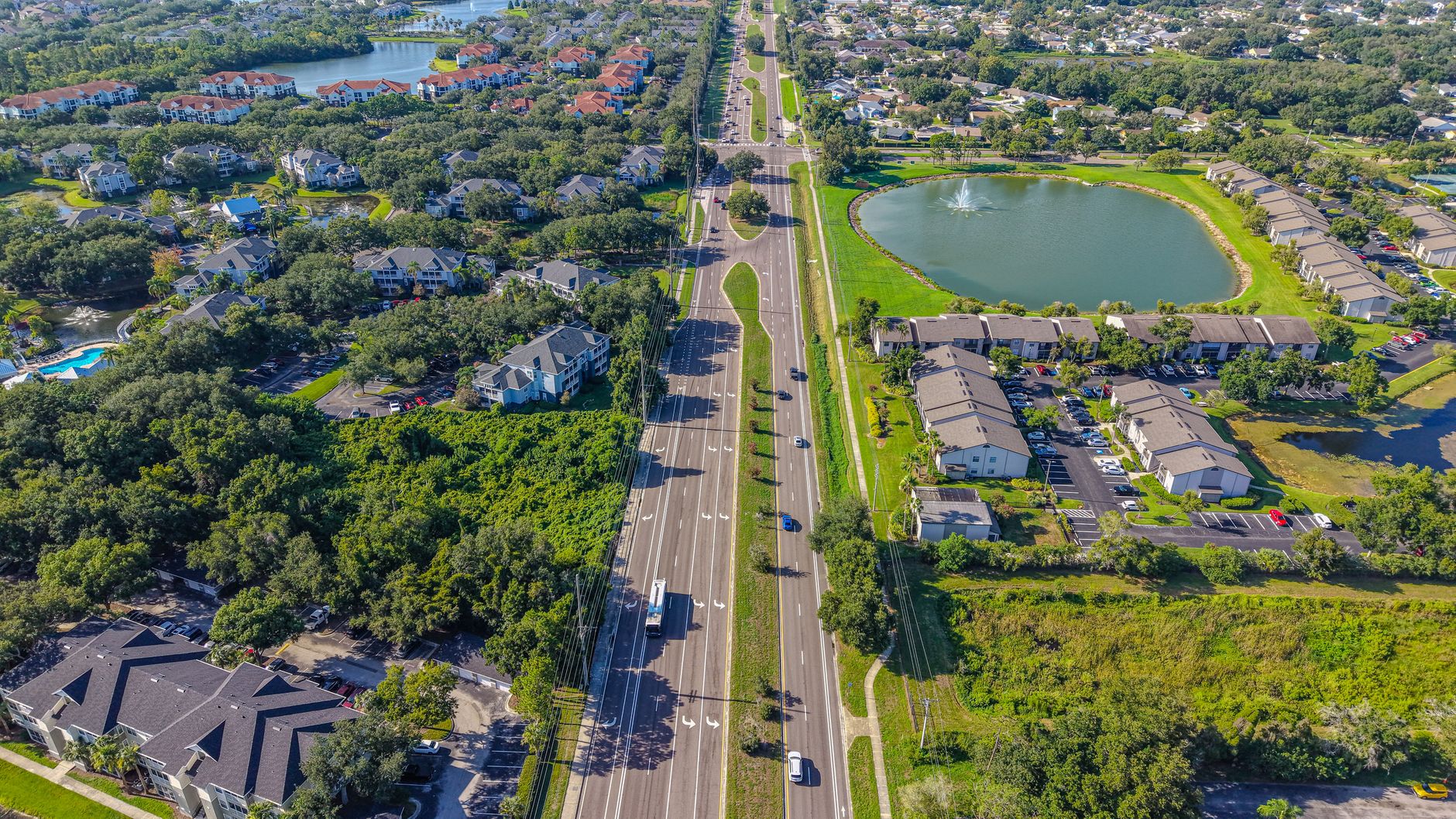 A stunning aerial view of a suburban neighborhood, revealing lush greenery and residential buildings in Florida.