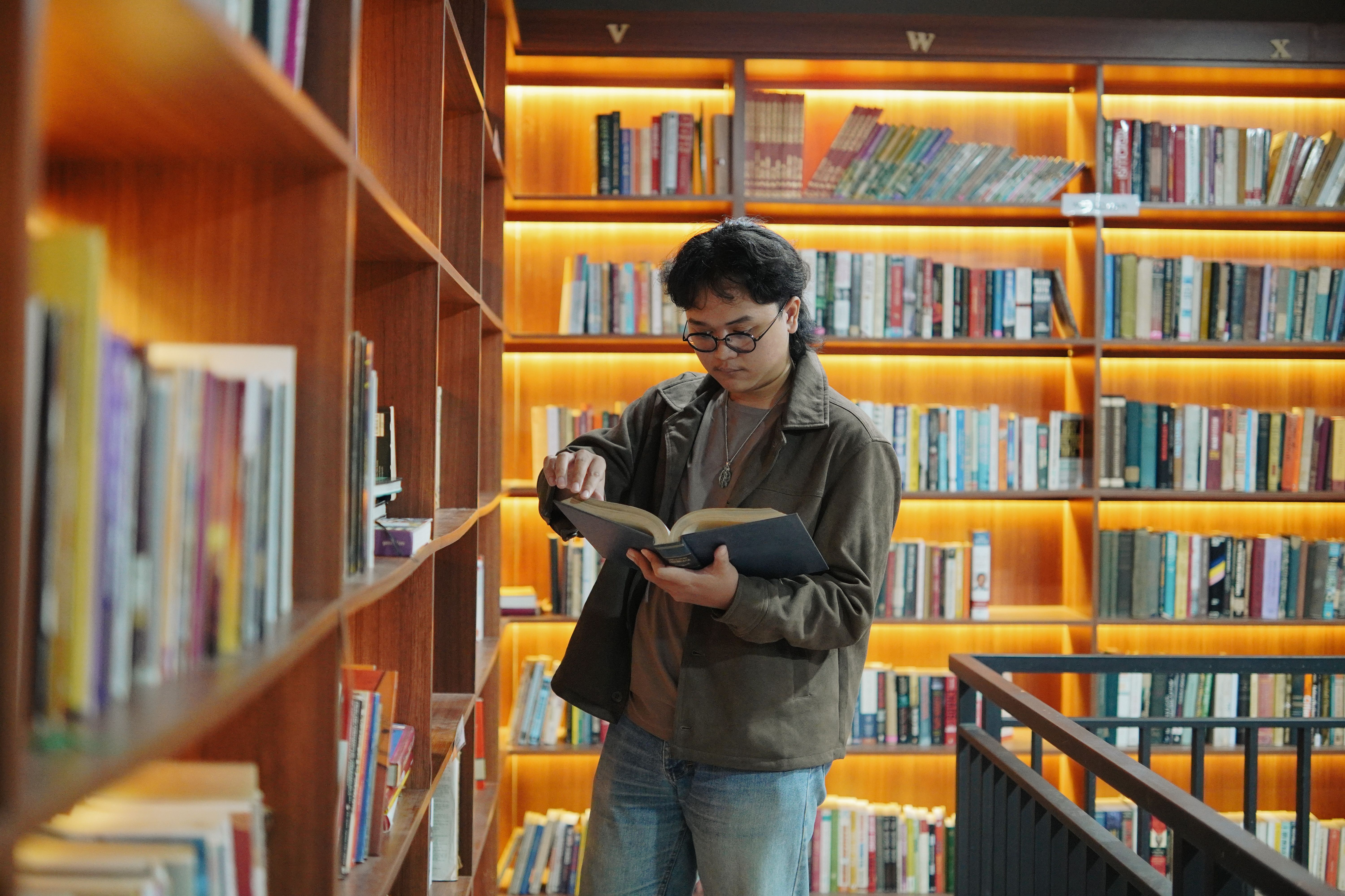 How To Watch A Discovery Of Witches Season 3 — Photo by Yazid N on Pexels