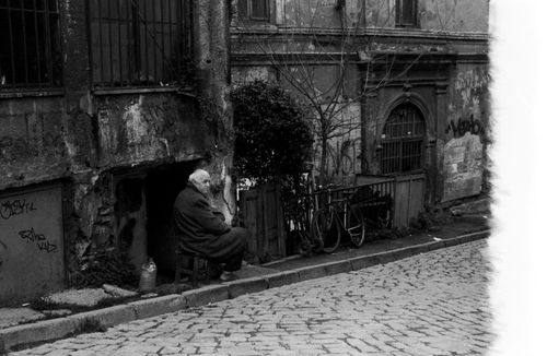 Free An elderly man sits by a cobblestone street in Istanbul, evoking nostalgia. Stock Photo