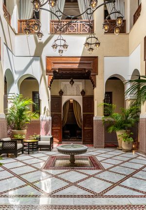 Tiled courtyard with planting, photo by Philippe Lasry on Pexels