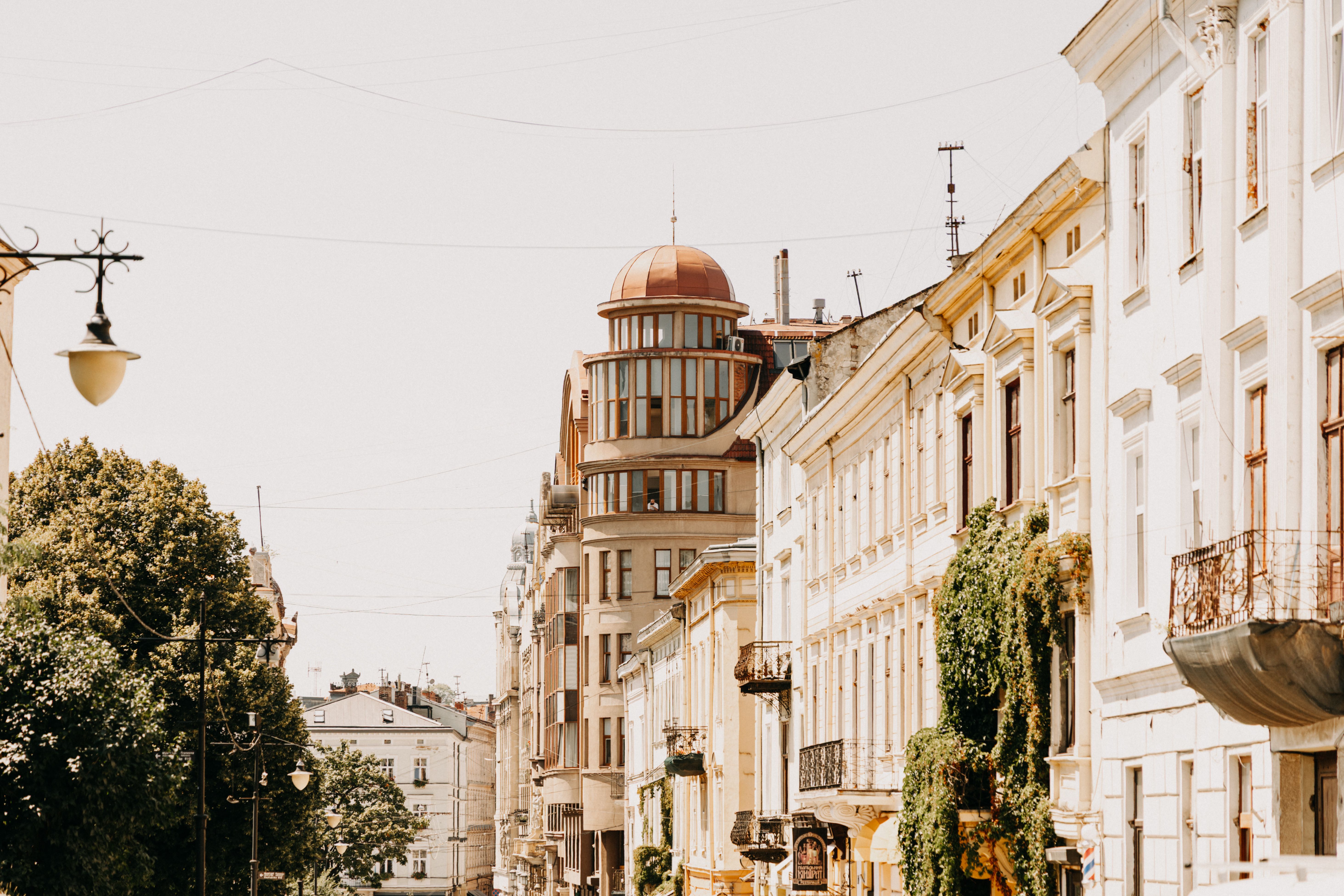 Malebné evropské město s historickou architekturou