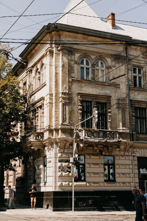 Free Classic European building facade in Lviv, showcasing architectural details on a sunny day. Stock Photo