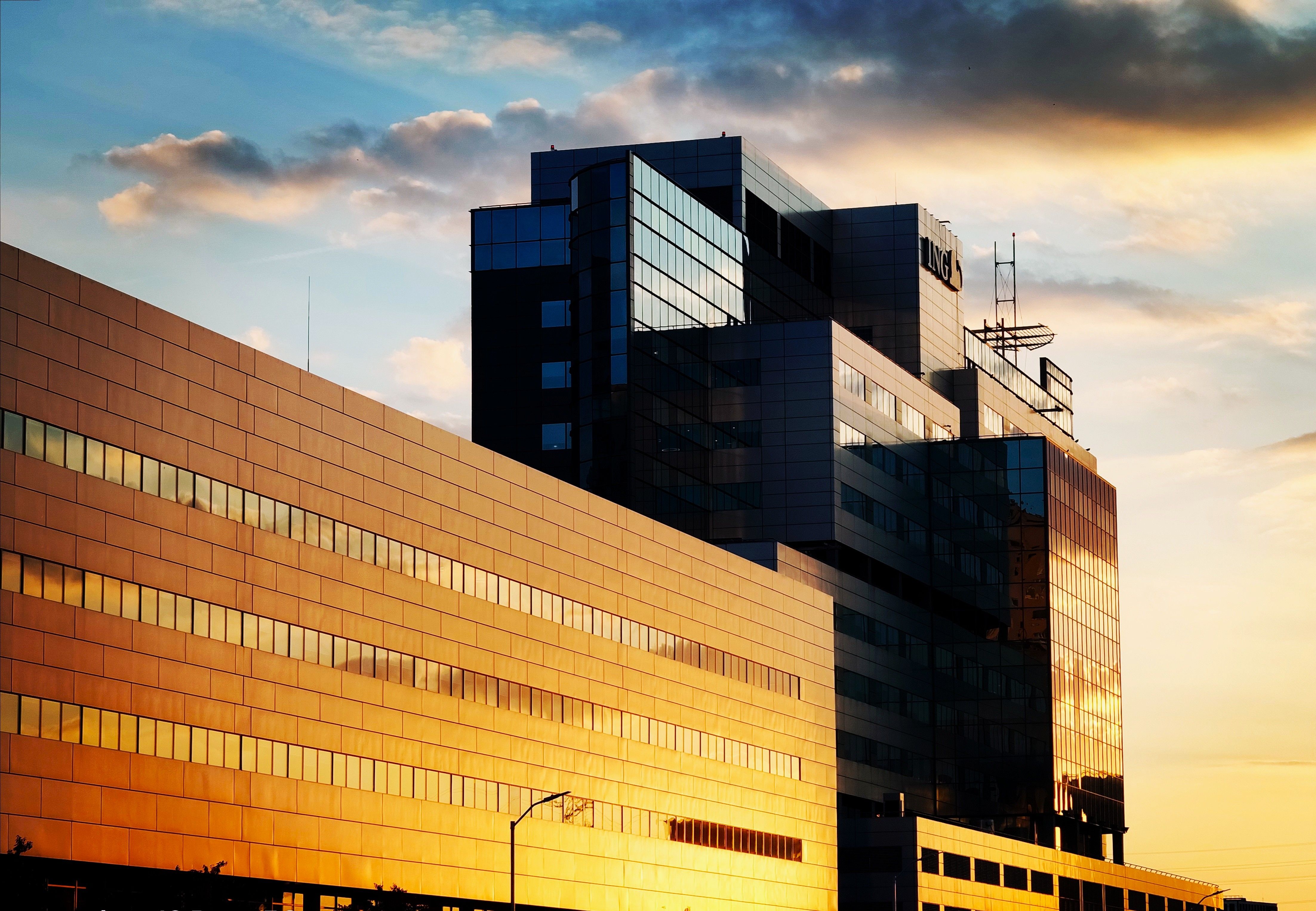 Healthcare REIT EVP Foster sells $110,780 in shares