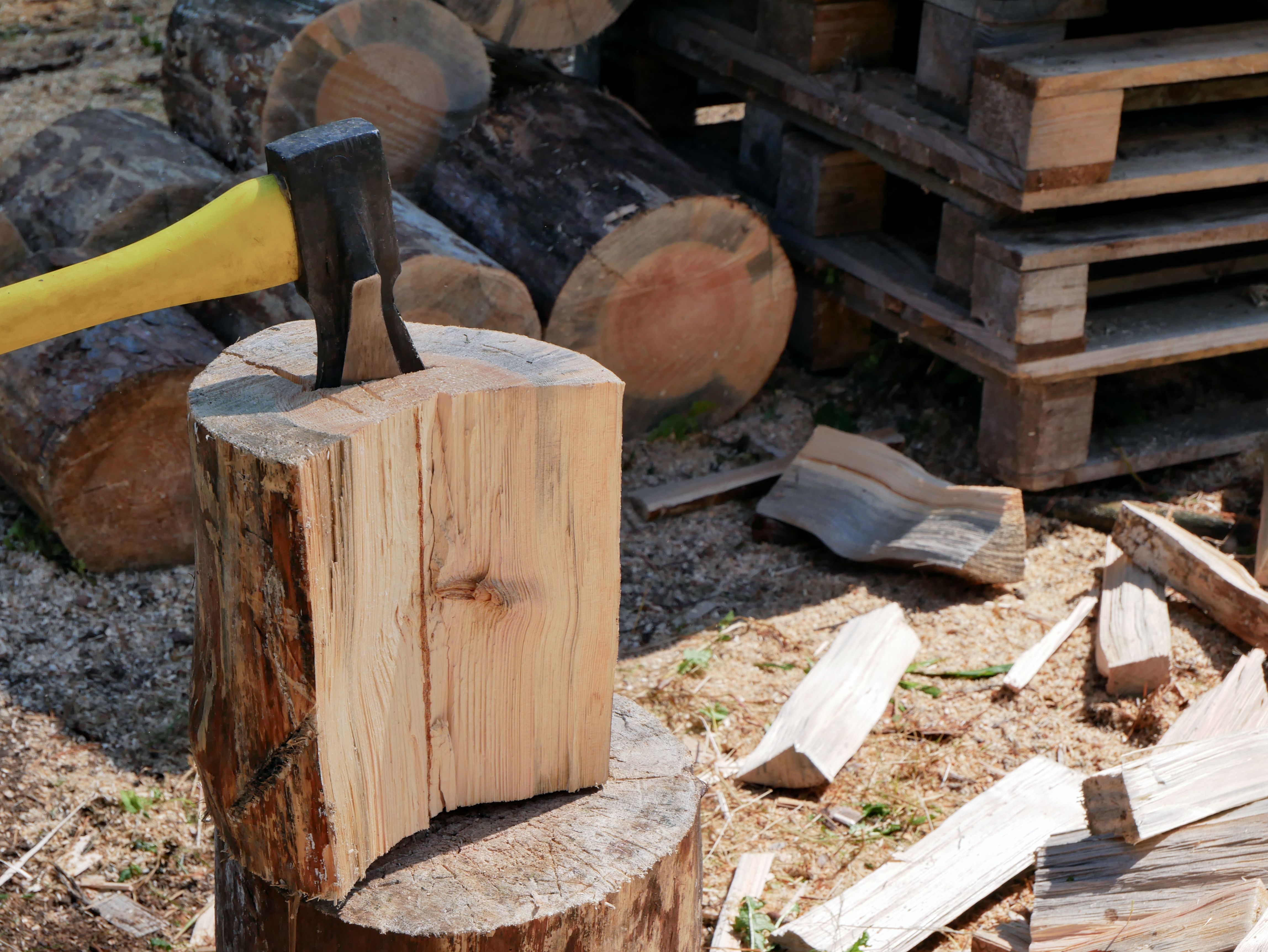 Moderne Fertigungsanlagen für Holzverarbeitung