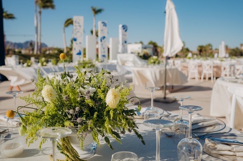 Free Sophisticated outdoor wedding scene with floral arrangement and elegant table setup. Stock Photo
