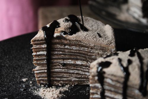 Free Close-up of a layered chocolate cake with dark chocolate drizzle, perfect dessert shot. Stock Photo