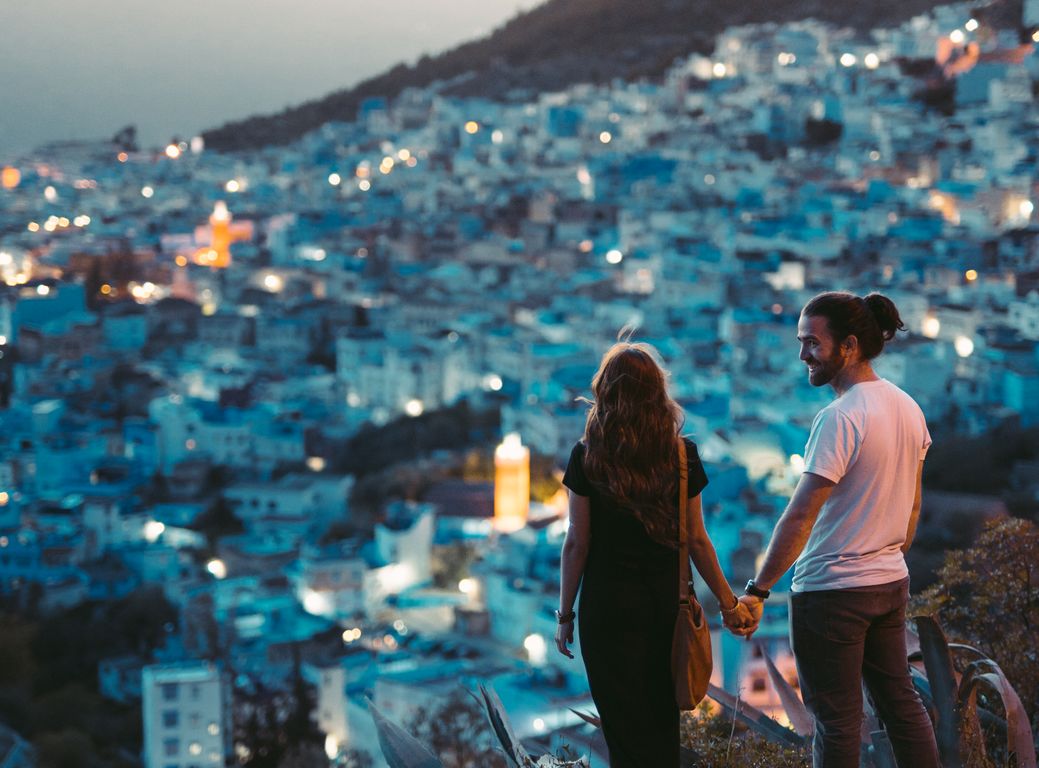 Online dating: starting a conversation on a niche platform