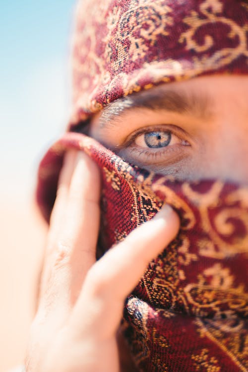 Gratis stockfoto met blauw oog, detailopname, hoofddoek