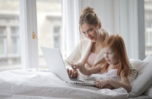 aile, anne, anne ve çocuk içeren Ücretsiz stok fotoğraf