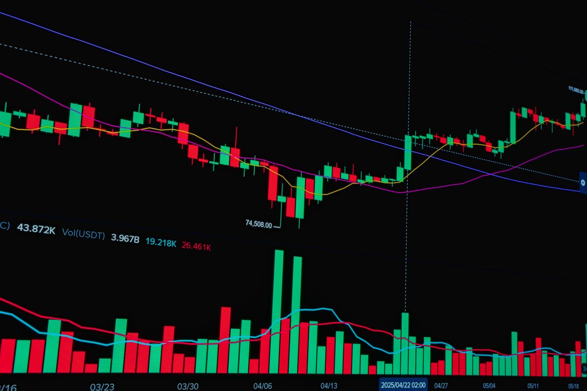 Bitcoin's Defensive Dance: Why Traders Are Betting on $70,000 Yet Preparing for $60,000