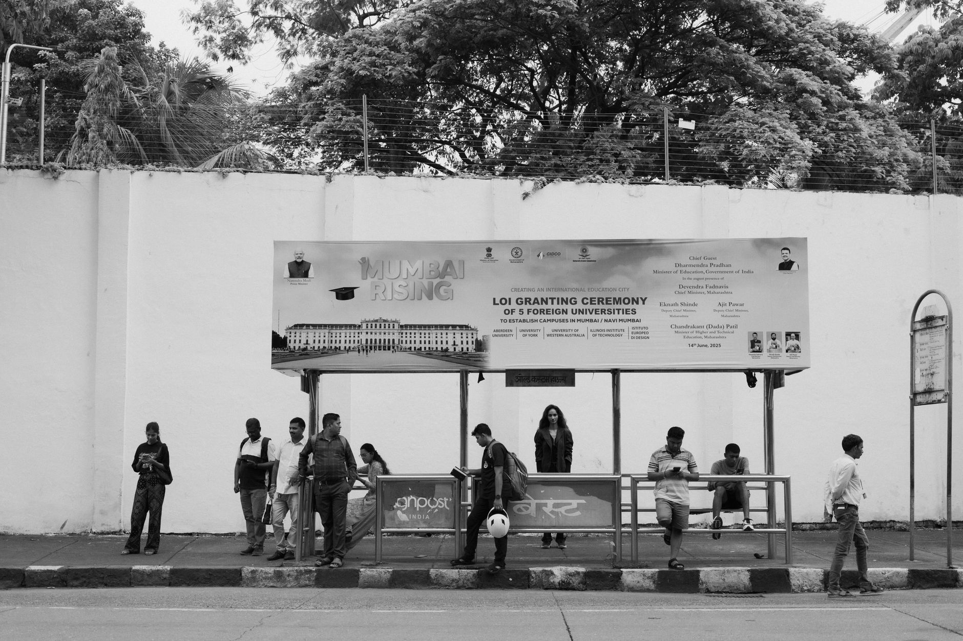 Featured image for the article: Select Cityflo buses in Mumbai are getting mini libraries for office commuters
