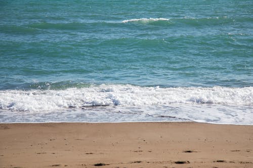 Ocean Waves Crashing on Shore