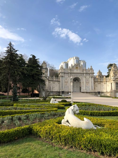 Free Beautiful view of Dolmabahçe Palace with lush gardens in İstanbul, Türkiye. Stock Photo