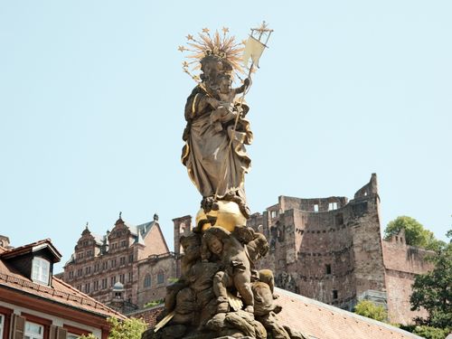 Free A historic statue in Heidelberg with the iconic Heidelberg Castle in the background under a clear sky. Stock Photo