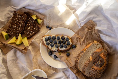 Kostenloses Stock Foto zu beeren, blaubeeren, brot